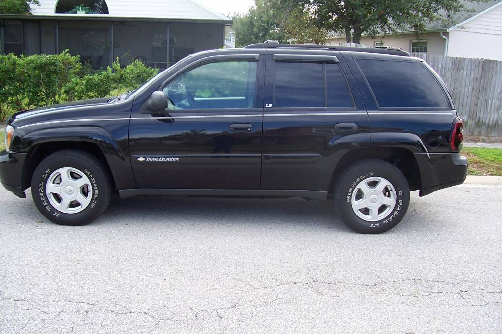 2002 Chevrolet TrailBlazer LS SUV