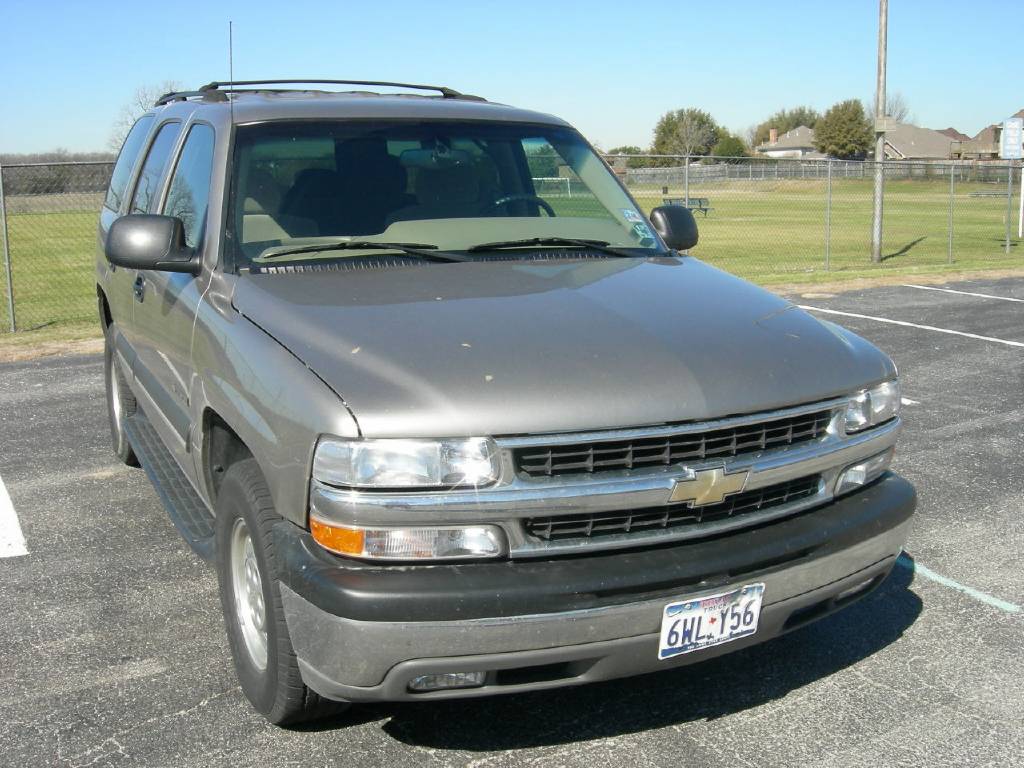 2004 Chevrolet Tahoe LS photo