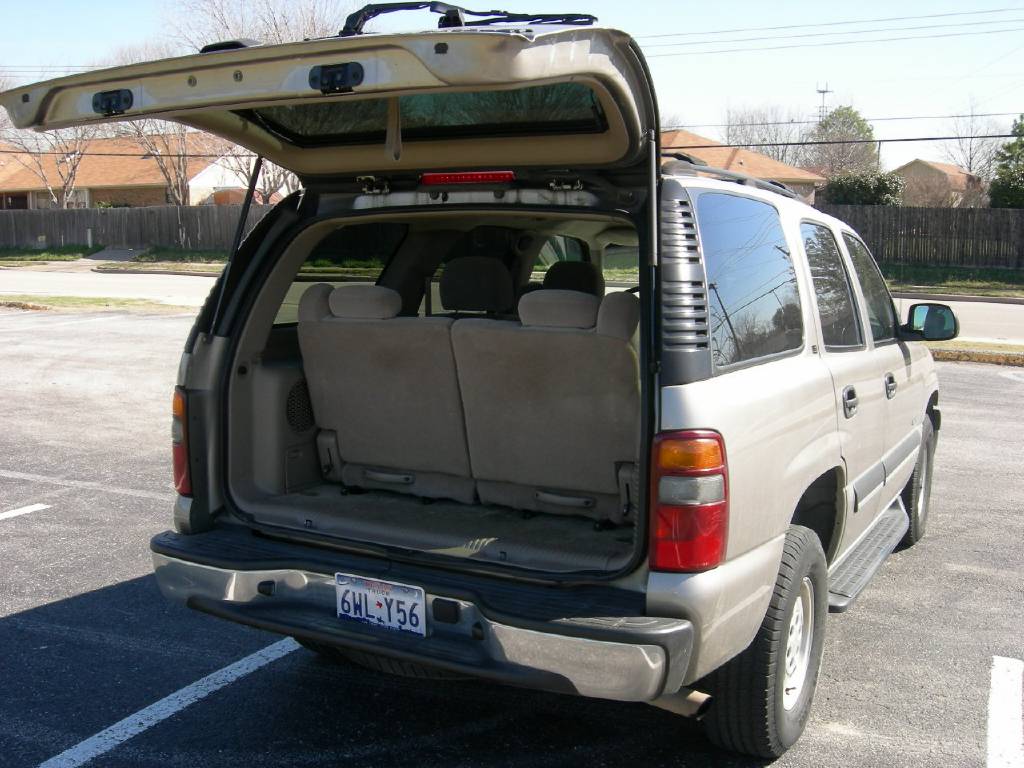 2004 Chevrolet Tahoe LS photo
