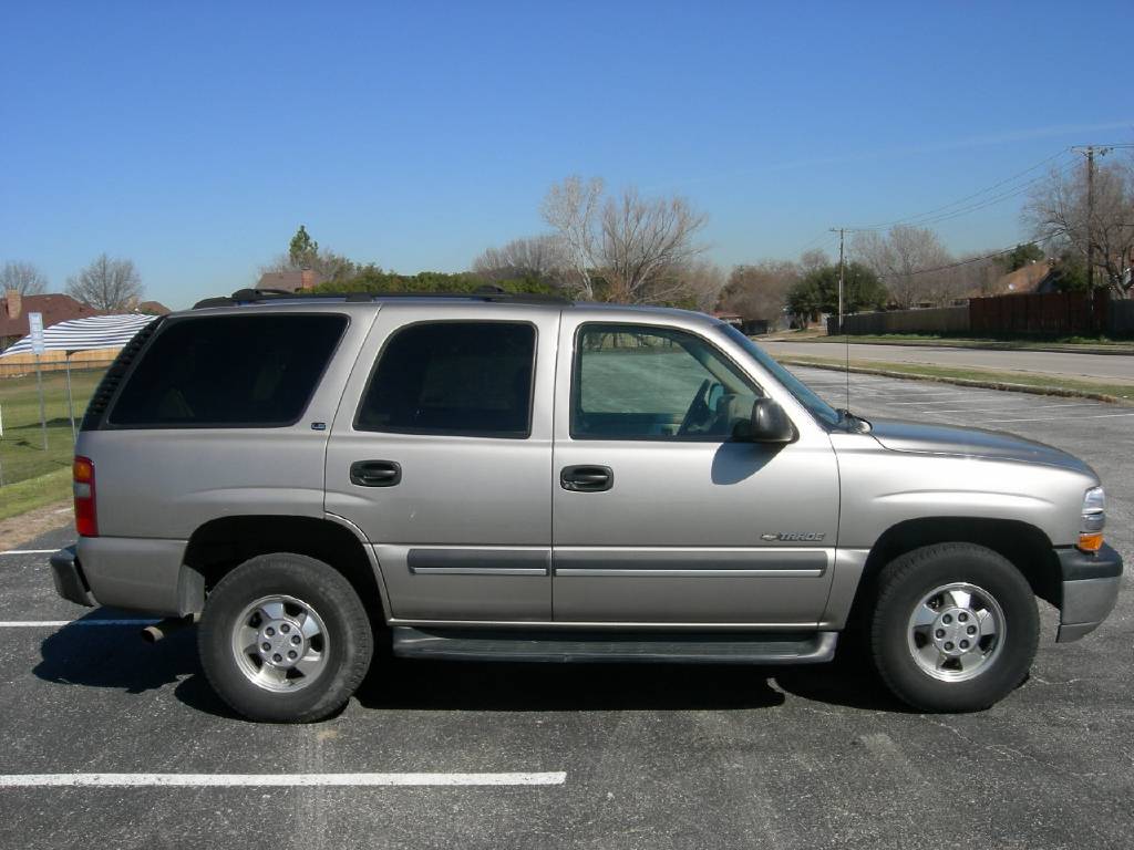 2004 Chevrolet Tahoe LS photo