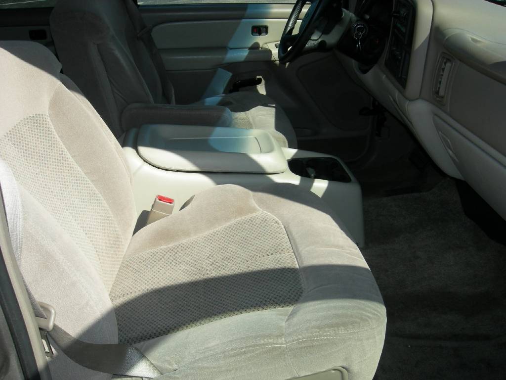 2004 Chevrolet Tahoe LS photo