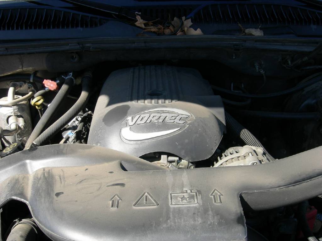 2004 Chevrolet Tahoe LS photo