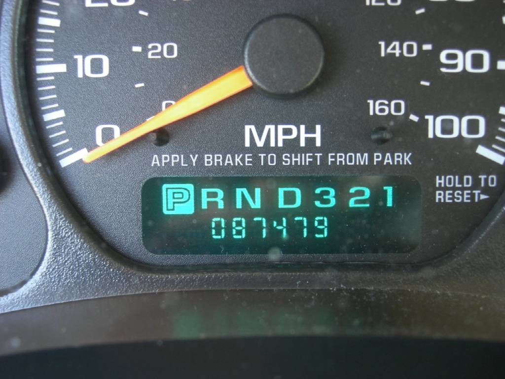 2004 Chevrolet Tahoe LS photo