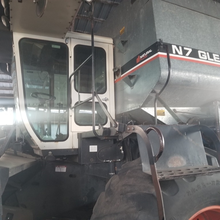 1984 Gleaner N7 Combine