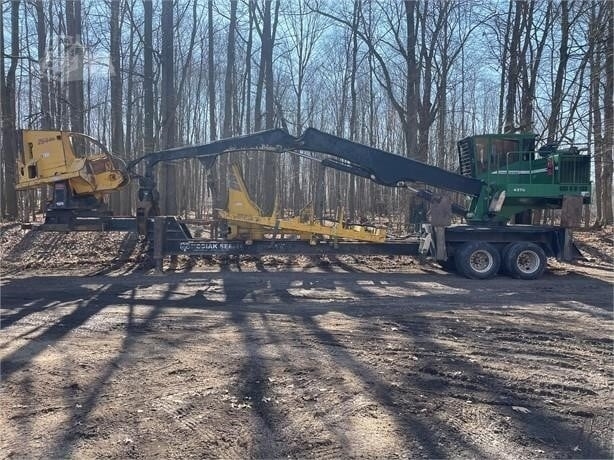 2013 Deere 437D Trailer Log Loader