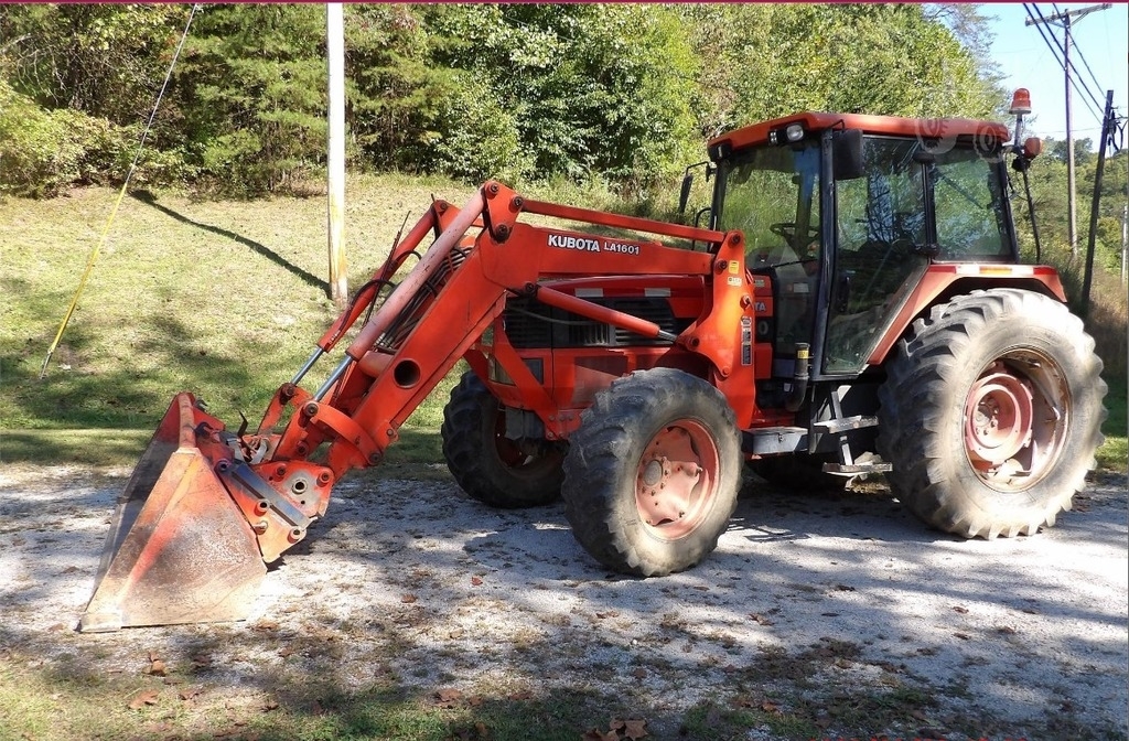 2004 Kubota M110 Tractor