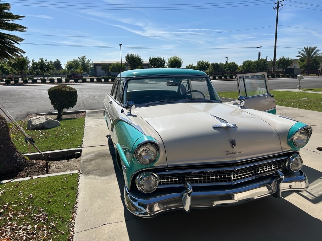 1955 Ford Fairlane Club Coupe (2-Door Sedan)