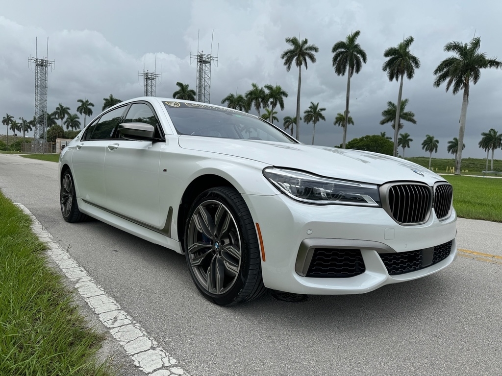 2018 BMW 7 Series M760i xDrive Sedan