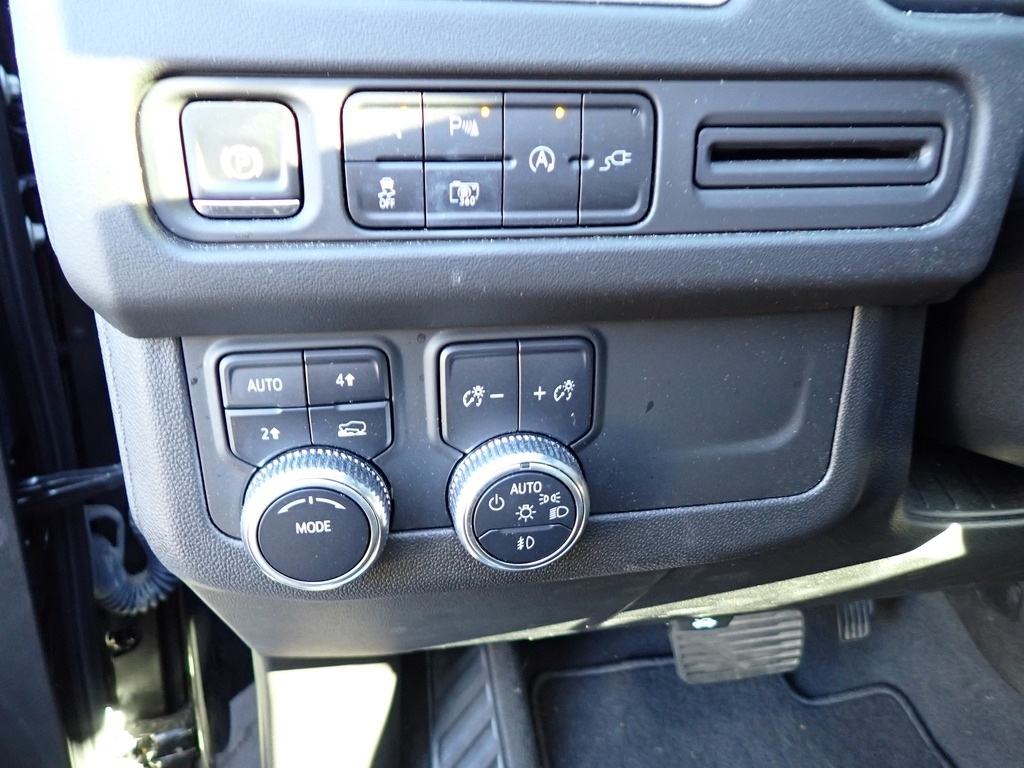2022 GMC Yukon XL SLT photo